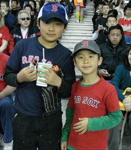 kid-red-sox-fans-in-japan